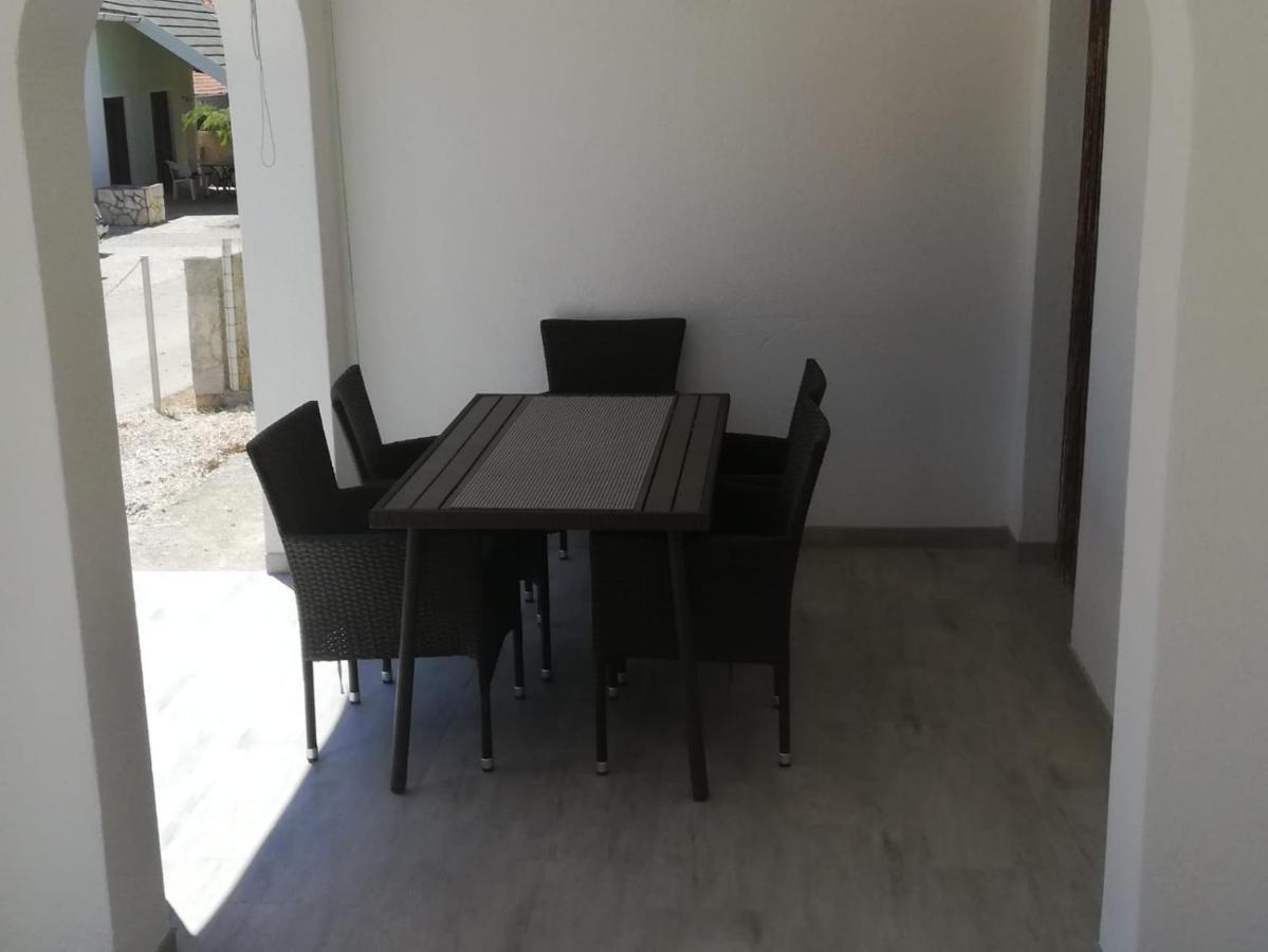 Leo Apartment Vir Exterior foto
