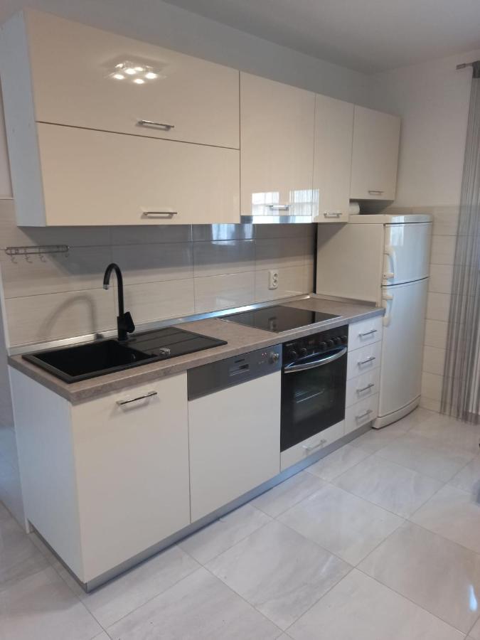 Leo Apartment Vir Exterior foto